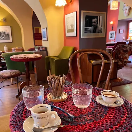 Muzikafe - Of Culture Bed & Breakfast *