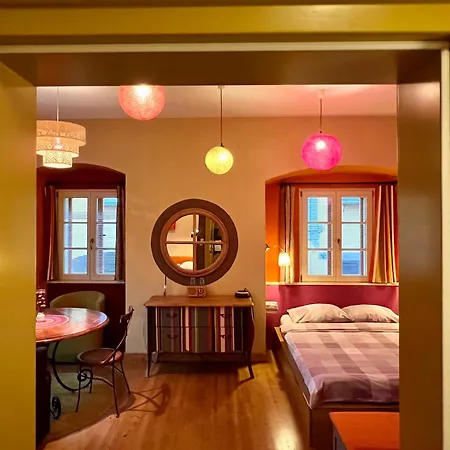 Muzikafe - Of Culture Bed & Breakfast *