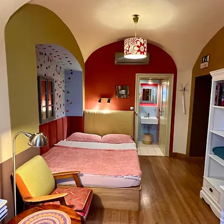 Muzikafe - Of Culture Bed & Breakfast *