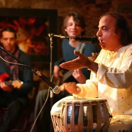 Muzikafe - Of Culture Bed & Breakfast