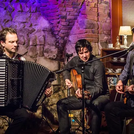 Bed & Breakfast Muzikafe - Of Culture Ptuj