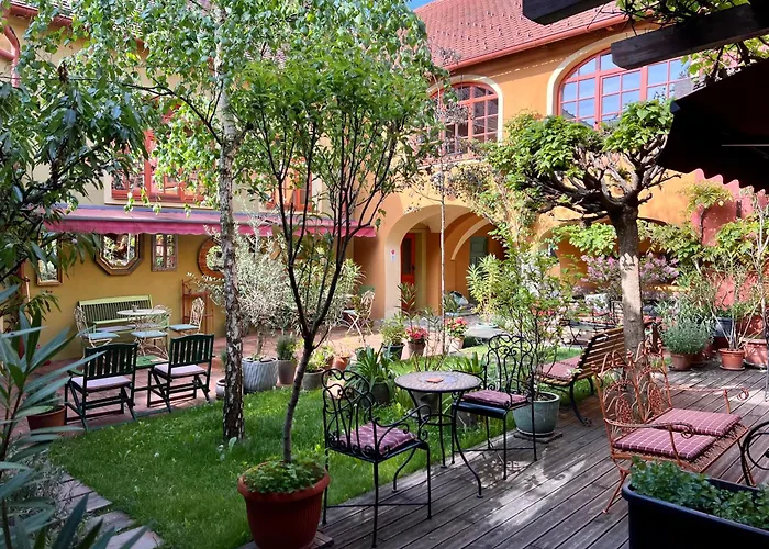 Muzikafe - Of Culture Bed and Breakfast