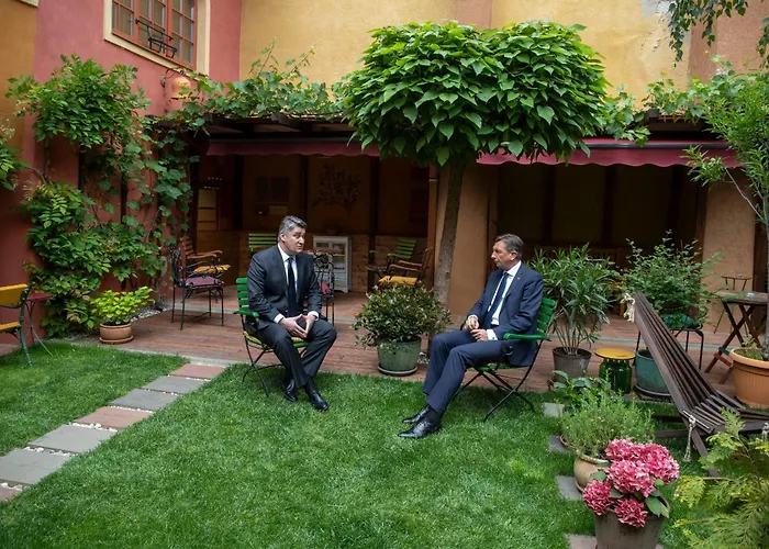 Muzikafe - Of Culture 3* Πτούι