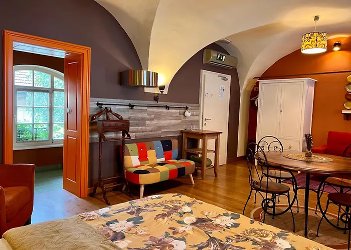 Muzikafe - Of Culture Bed & Breakfast